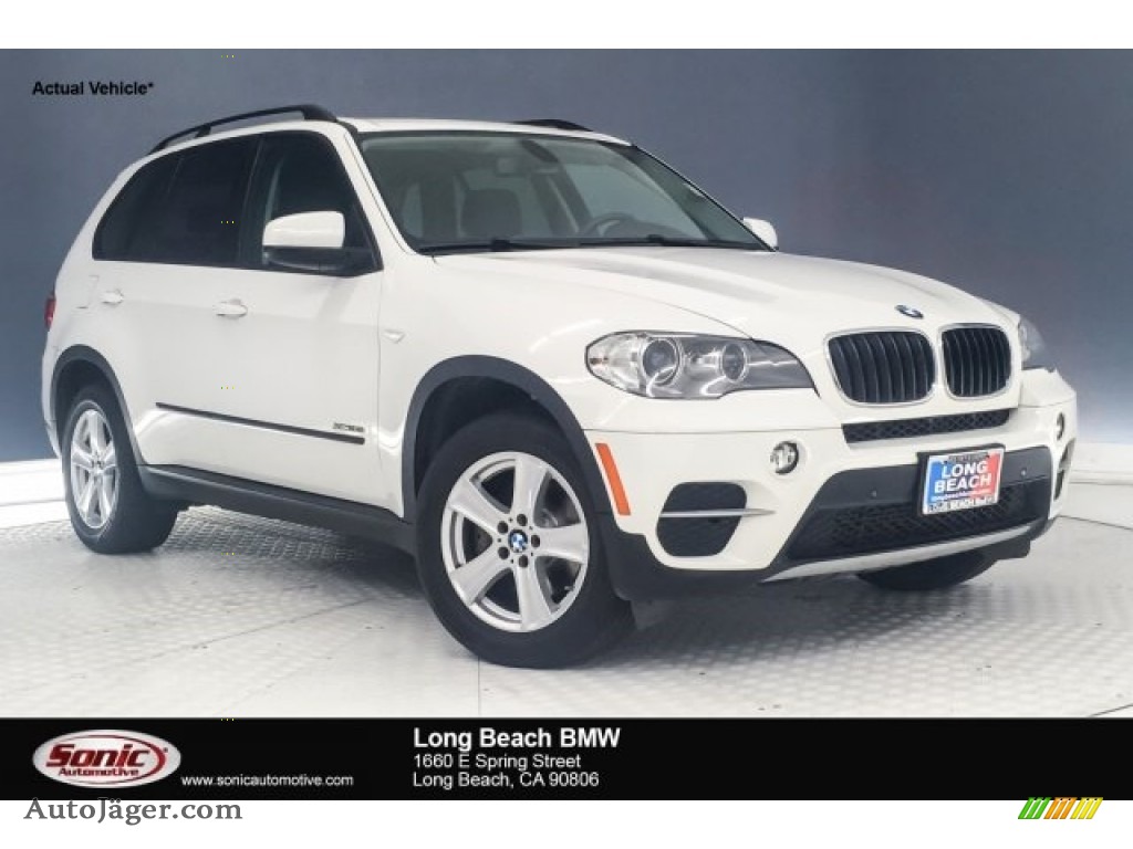 Alpine White / Black BMW X5 xDrive35i Sport Activity