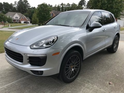 Rhodium Silver Metallic 2018 Porsche Cayenne Platinum Edition