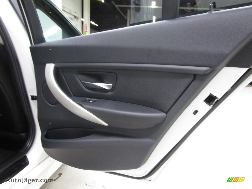2015 3 Series 320i xDrive Sedan - Alpine White / Black photo #16