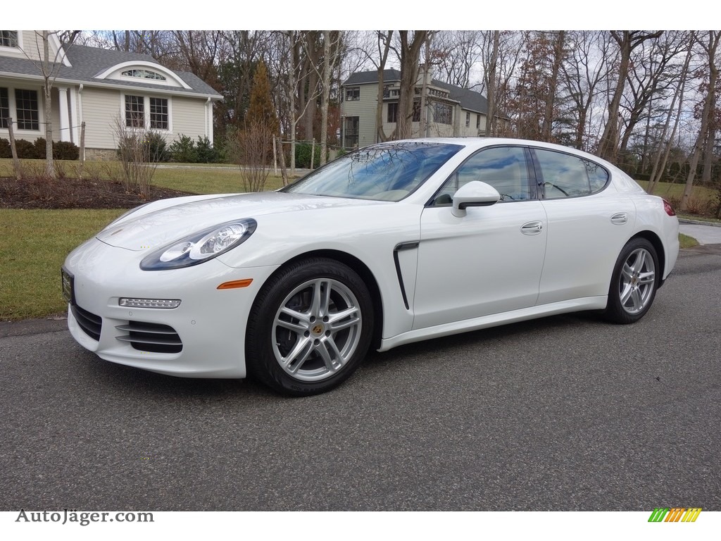 White / Luxor Beige Porsche Panamera 4 Edition