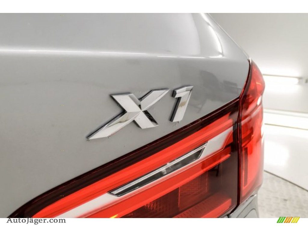 2016 X1 xDrive28i - Glacier Silver Metallic / Black photo #7
