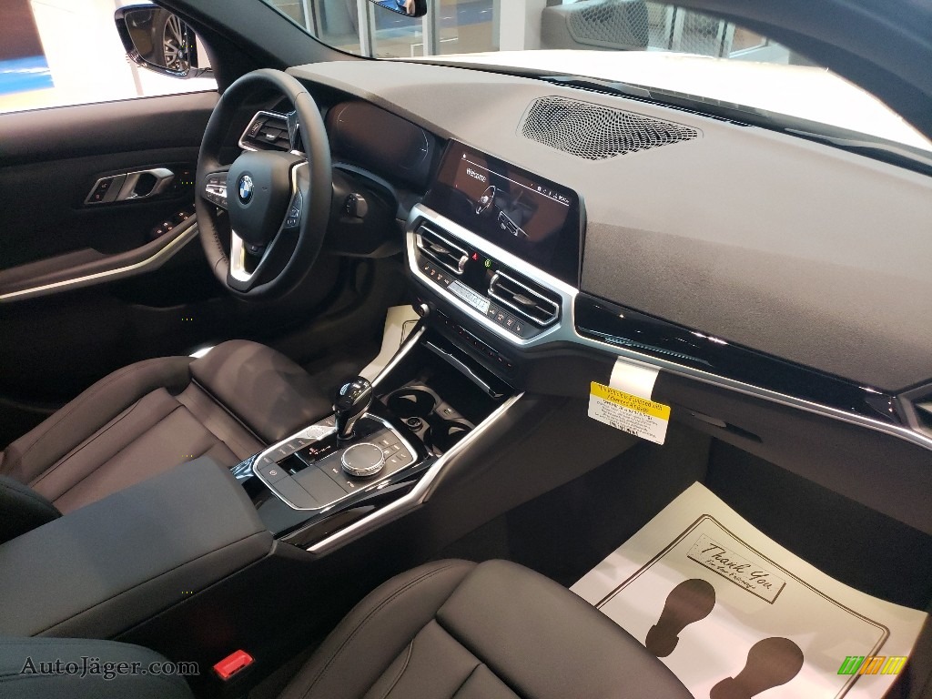 2019 3 Series 330i xDrive Sedan - Alpine White / Black photo #4