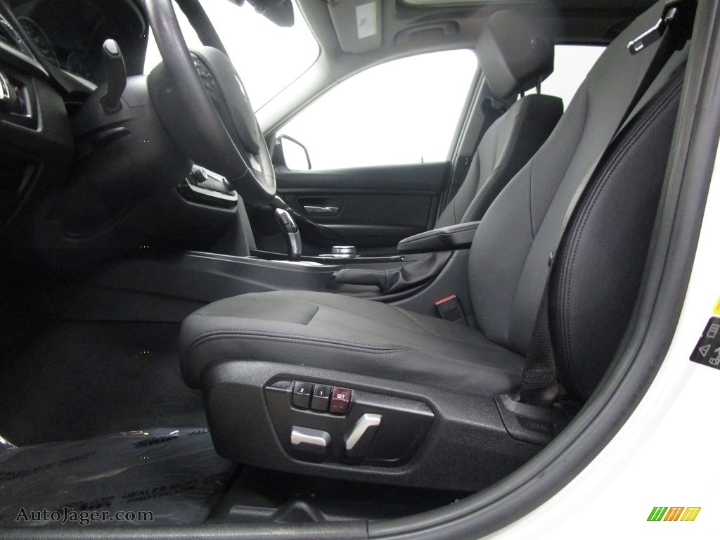 2018 3 Series 320i xDrive Sedan - Mineral White Metallic / Black photo #4
