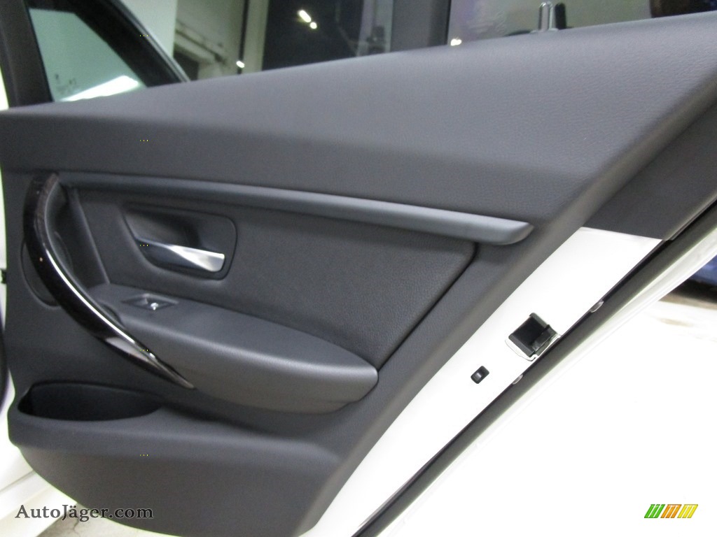 2018 3 Series 320i xDrive Sedan - Mineral White Metallic / Black photo #11