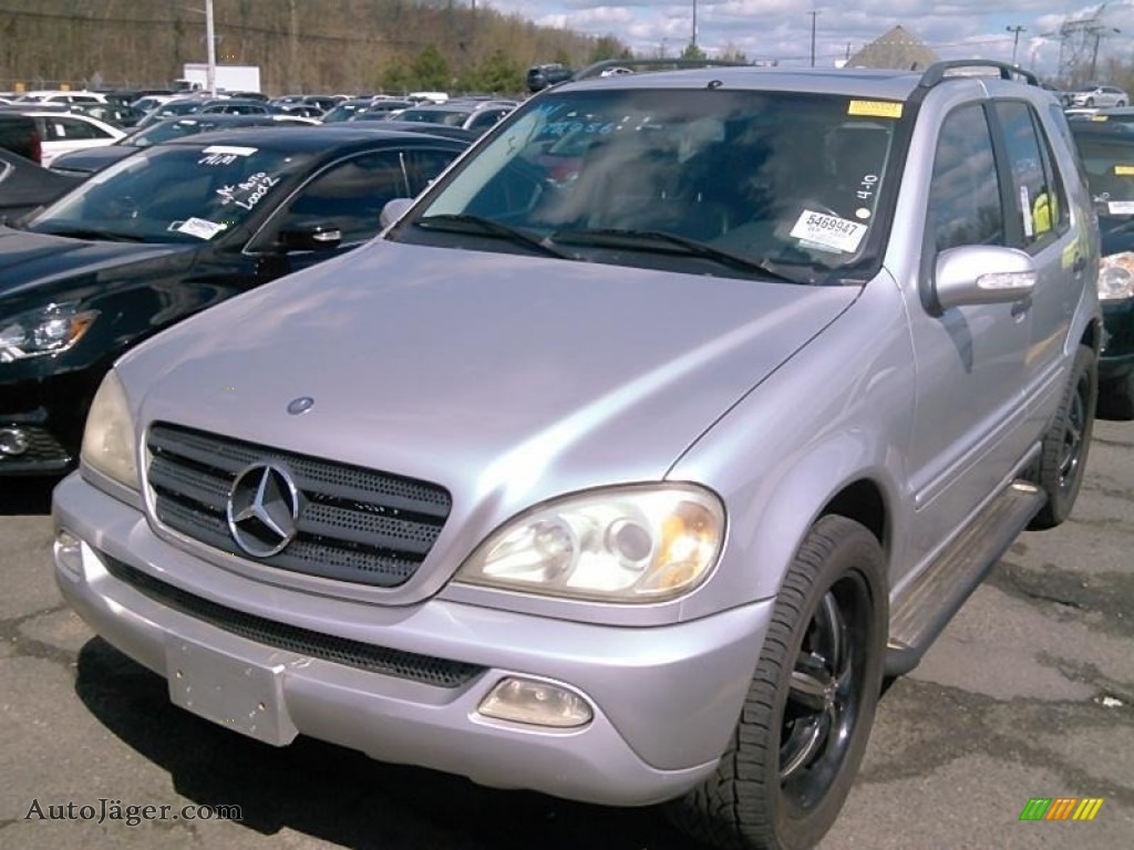 Brilliant Silver Metallic / Charcoal Mercedes-Benz ML 350 4Matic