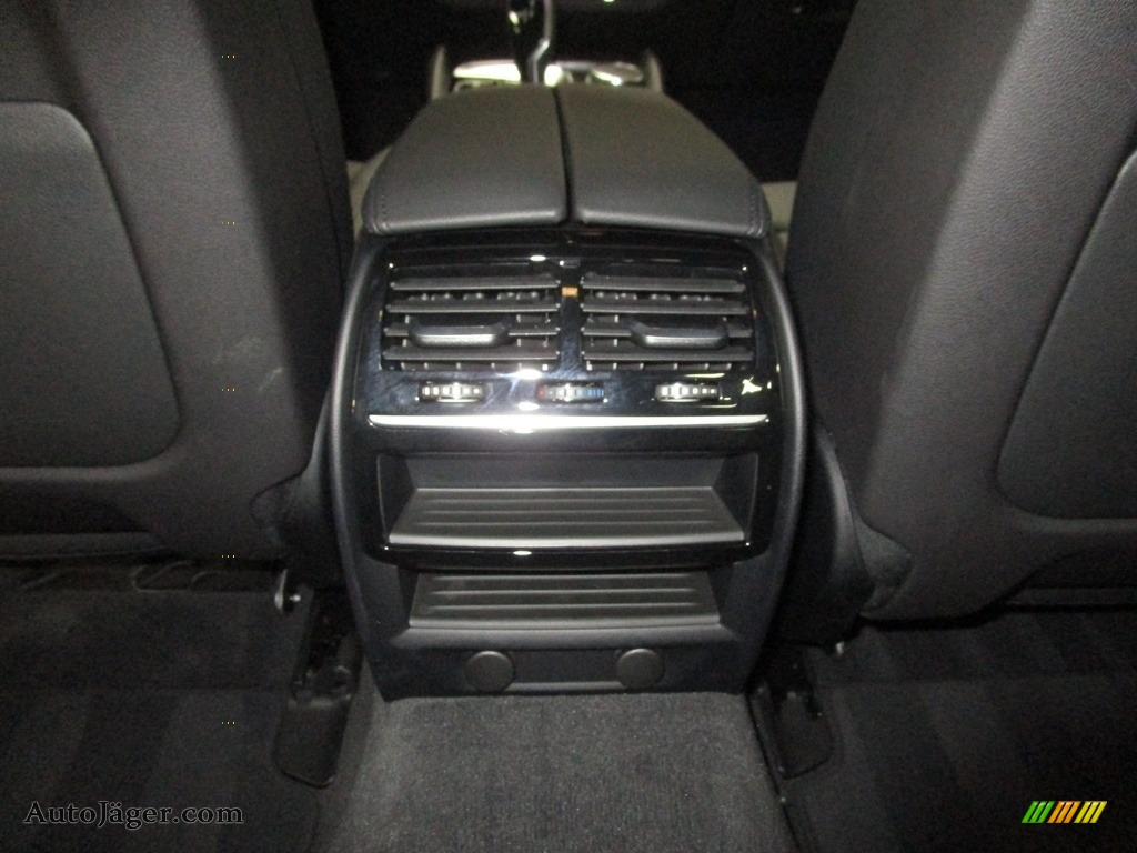 2019 5 Series 530e iPerformance xDrive Sedan - Jet Black / Black photo #19