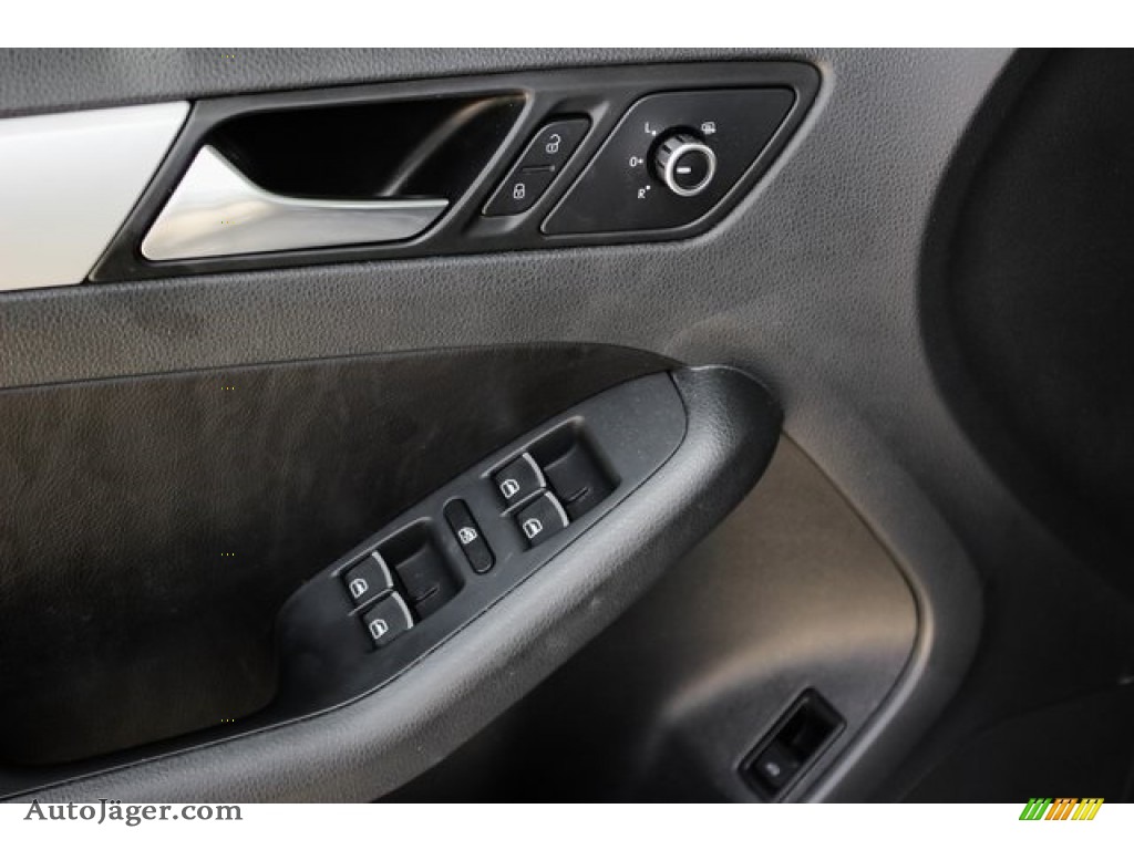 2014 Jetta SE Sedan - Platinum Gray Metallic / Titan Black photo #15