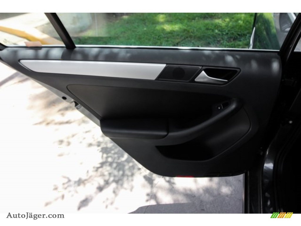 2014 Jetta SE Sedan - Platinum Gray Metallic / Titan Black photo #19
