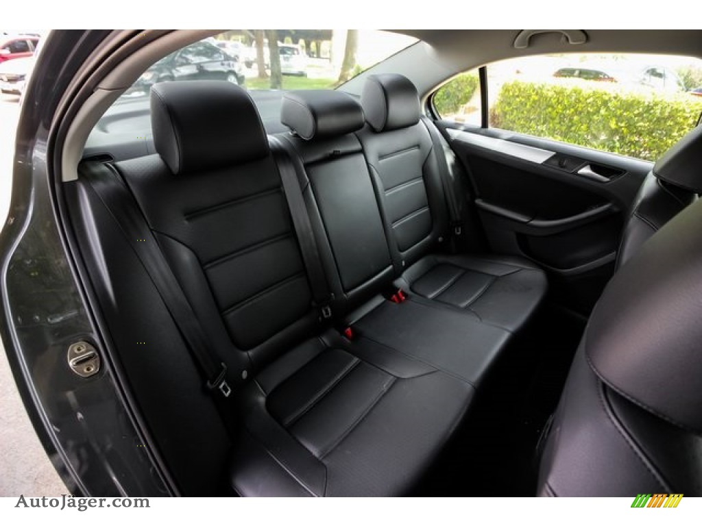 2014 Jetta SE Sedan - Platinum Gray Metallic / Titan Black photo #22