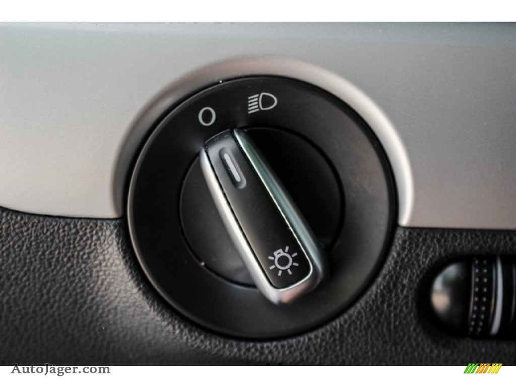 2014 Jetta SE Sedan - Platinum Gray Metallic / Titan Black photo #34