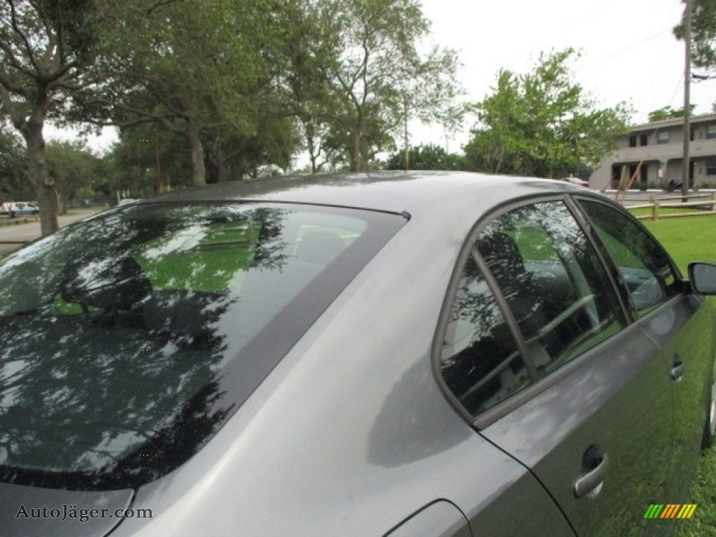 2011 Jetta S Sedan - Platinum Gray Metallic / Titan Black photo #25