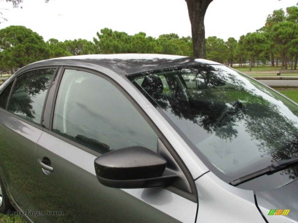 2011 Jetta S Sedan - Platinum Gray Metallic / Titan Black photo #40