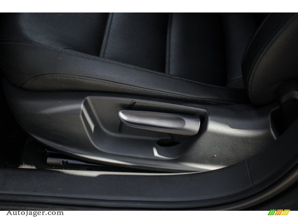 2012 Jetta SE Sedan - Platinum Gray Metallic / Titan Black photo #17