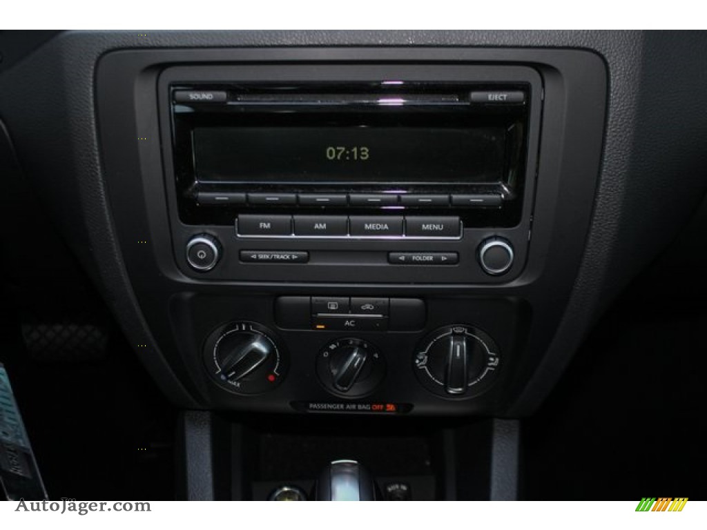 2012 Jetta SE Sedan - Platinum Gray Metallic / Titan Black photo #31