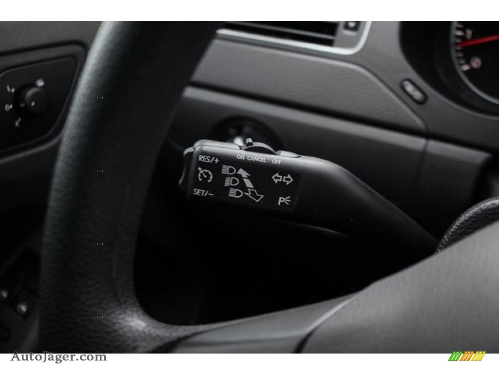 2012 Jetta SE Sedan - Platinum Gray Metallic / Titan Black photo #35