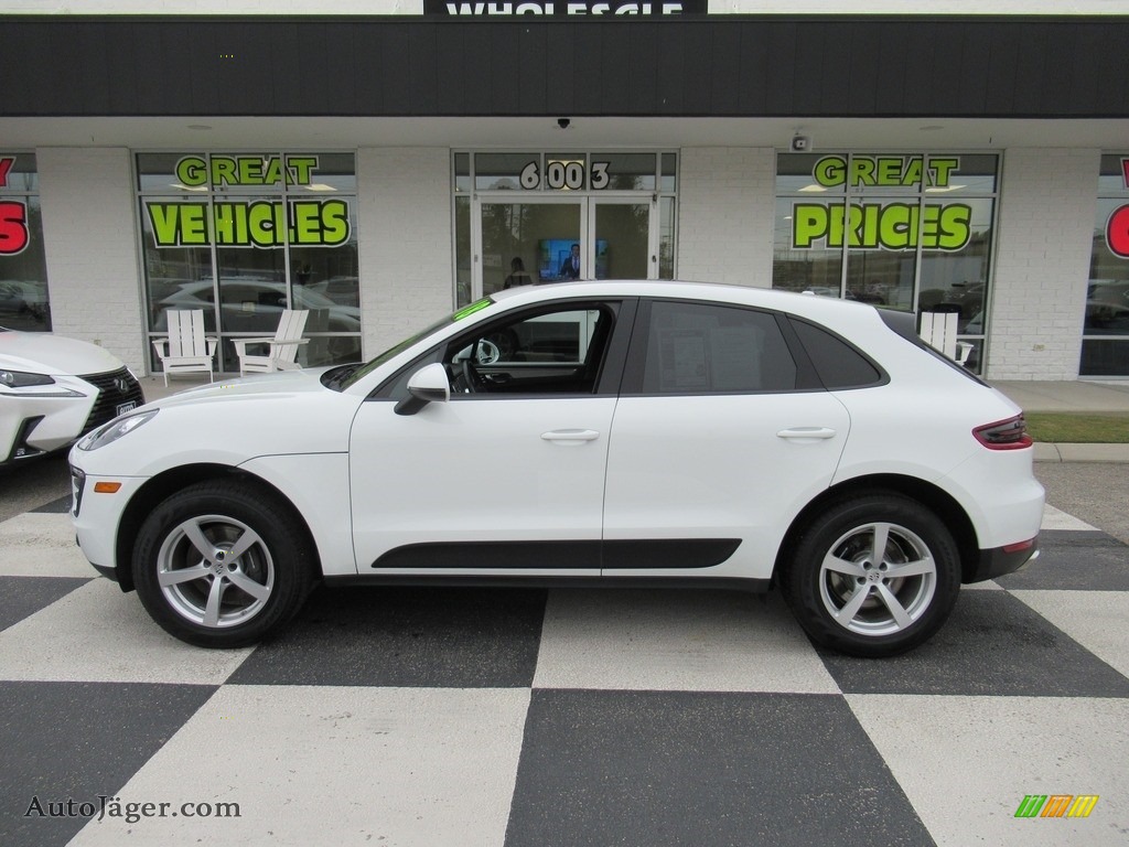 White / Black Porsche Macan 