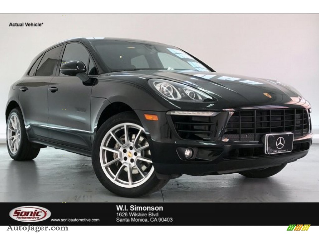 Black / Black Porsche Macan S