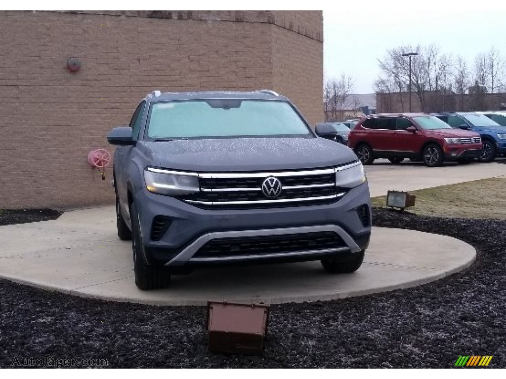 Pure Gray / Titan Black Volkswagen Atlas Cross Sport SE Technology 4Motion