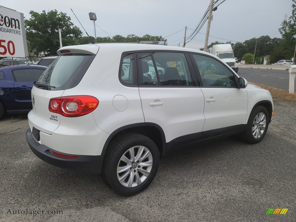 2010 Tiguan S 4Motion - Candy White / Charcoal photo #3