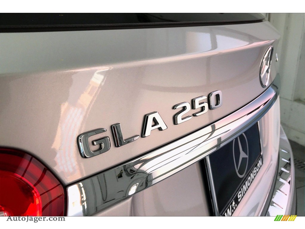2018 GLA 250 4Matic - Polar Silver Metallic / Sahara Beige photo #27