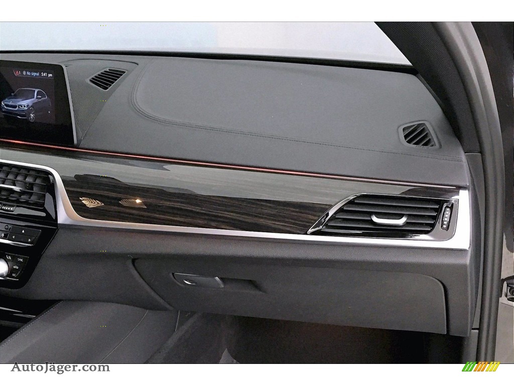 2017 5 Series 540i Sedan - Dark Graphite Metallic / Black photo #22