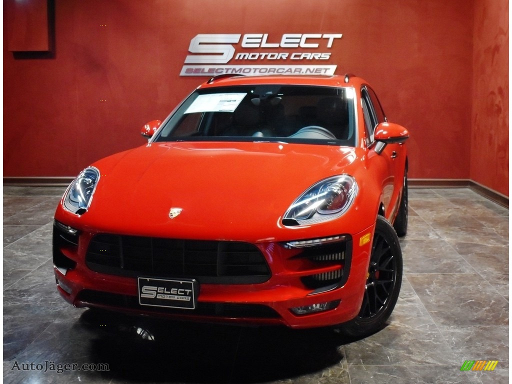 Carmine Red / Black w/Alcantara Porsche Macan GTS
