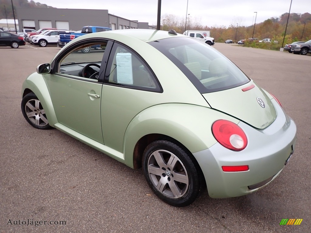 2006 New Beetle 2.5 Coupe - Gecko Green Metallic / Cream photo #7