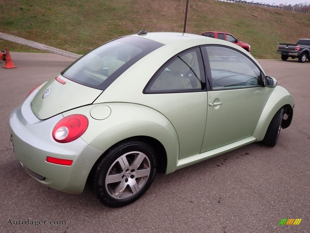 2006 New Beetle 2.5 Coupe - Gecko Green Metallic / Cream photo #10