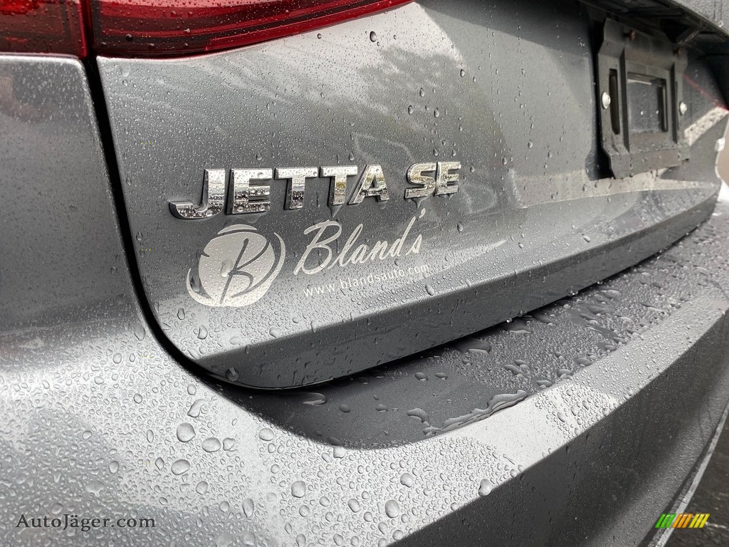 2017 Jetta SE - Platinum Gray Metallic / Titan Black photo #34