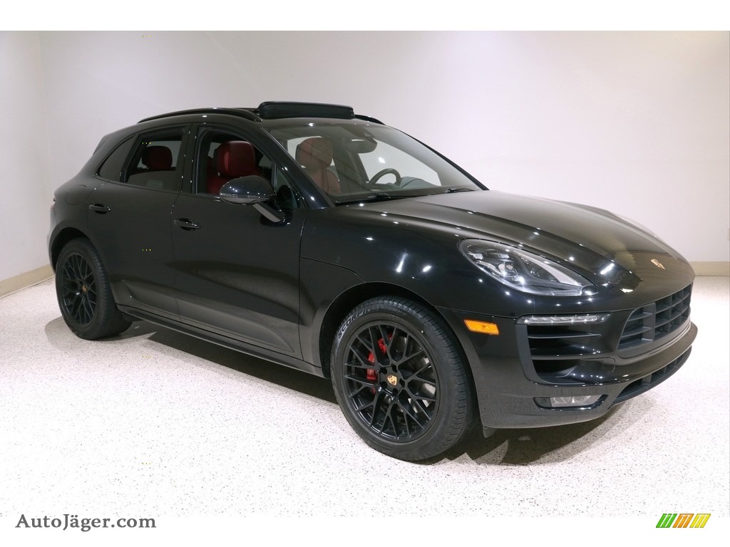 Black / Black/Garnet Red Porsche Macan GTS