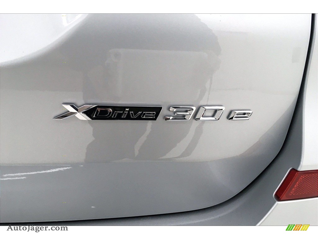 2021 X3 xDrive30e - Glacier Silver Metallic / Black photo #17
