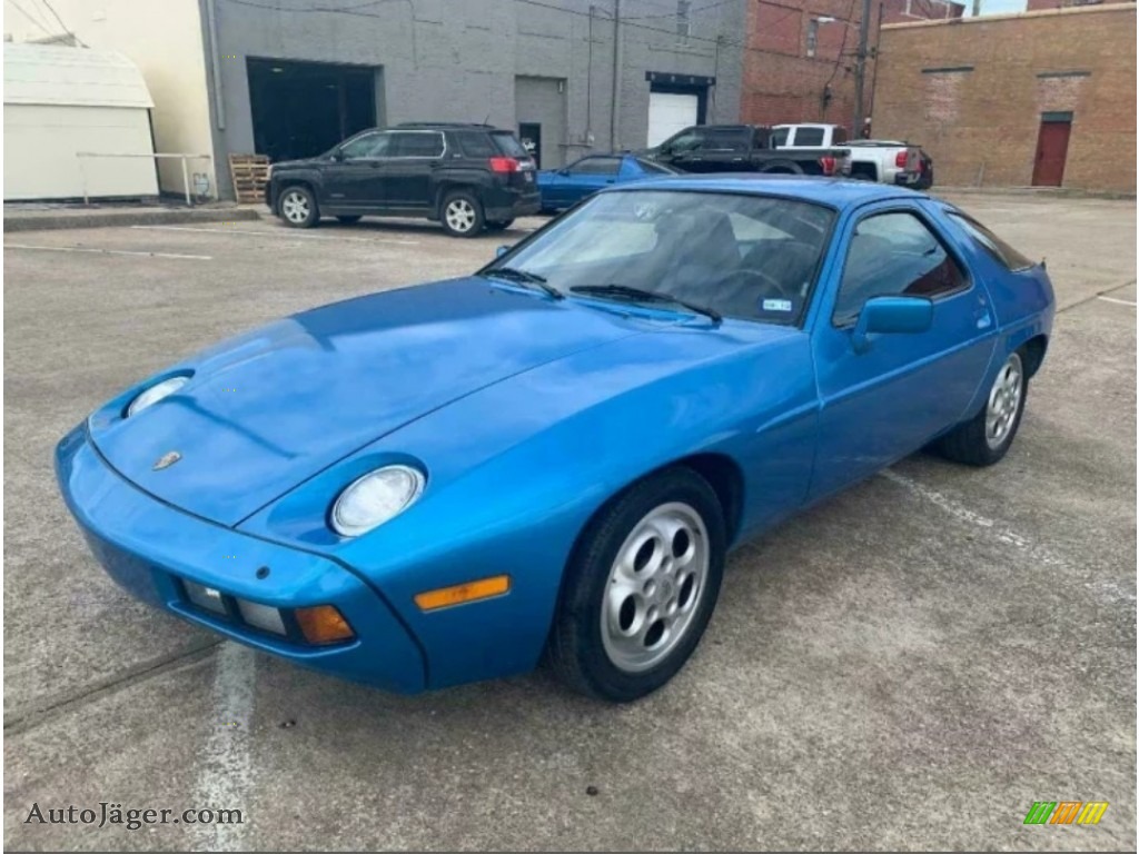 Minerva Blue / Dark Blue Porsche 928 
