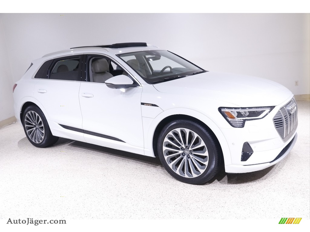 Glacier White Metallic / Pearl Beige Audi e-tron Prestige quattro