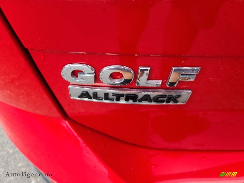 2017 Golf Alltrack SE 4Motion - Tornado Red / Titan Black photo #8