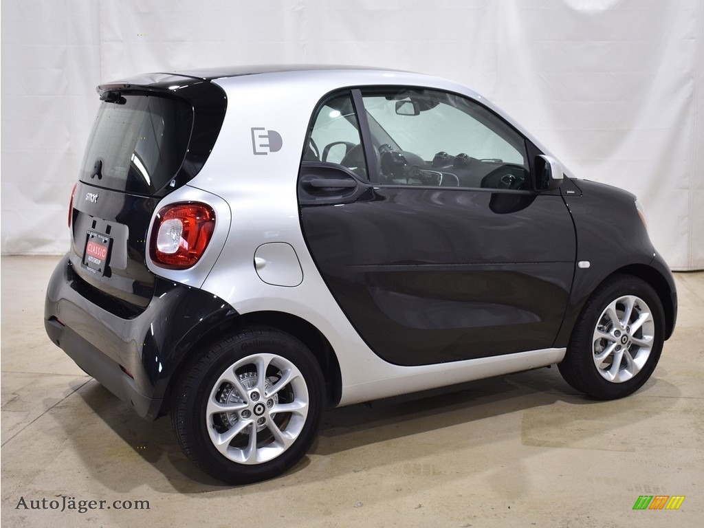 2018 fortwo Electric Drive Coupe - White / Black photo #2