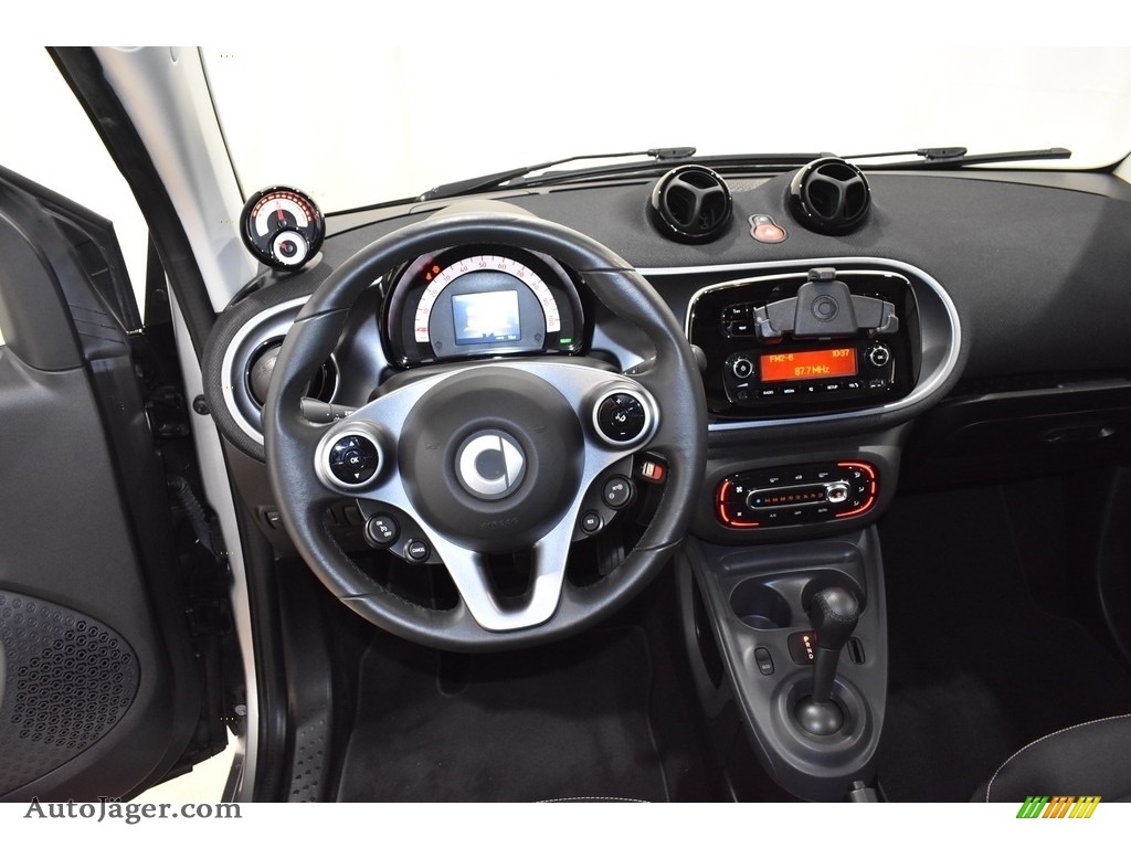 2018 fortwo Electric Drive Coupe - White / Black photo #15