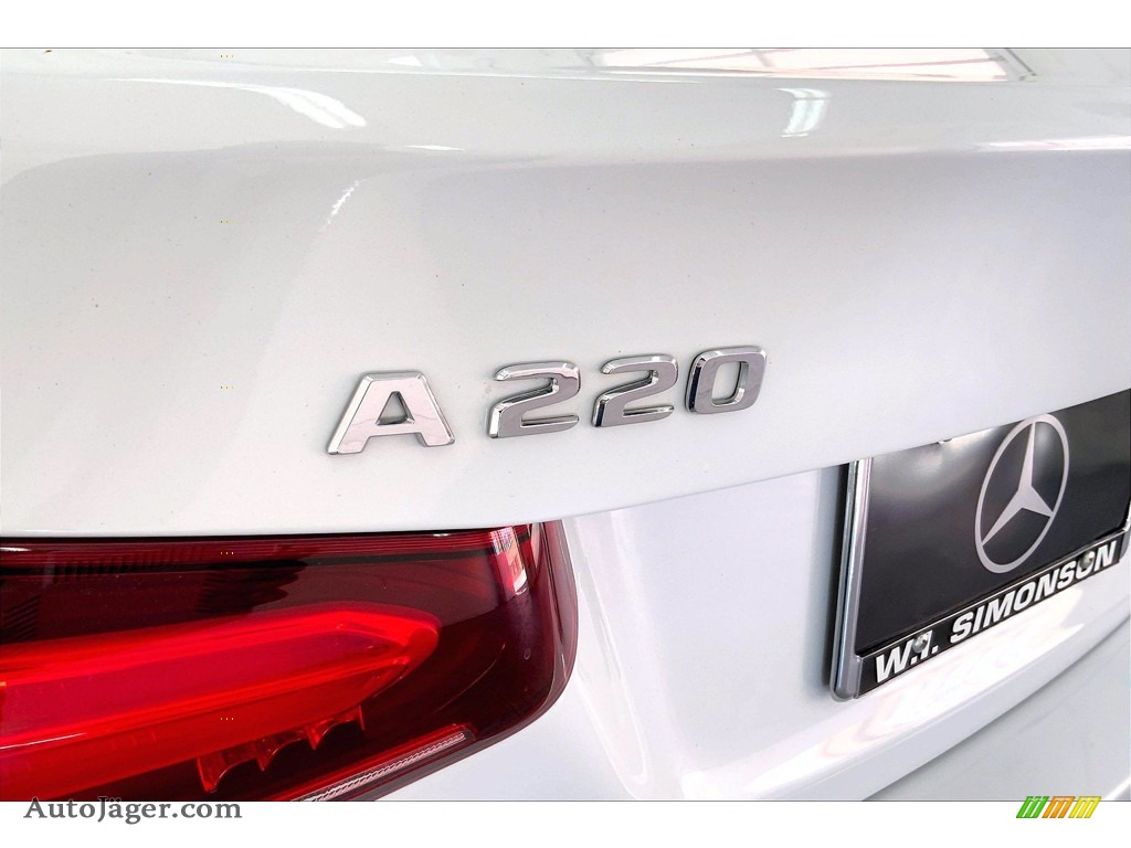 2020 A 220 Sedan - Digital White Metallic / Macchiato Beige photo #31