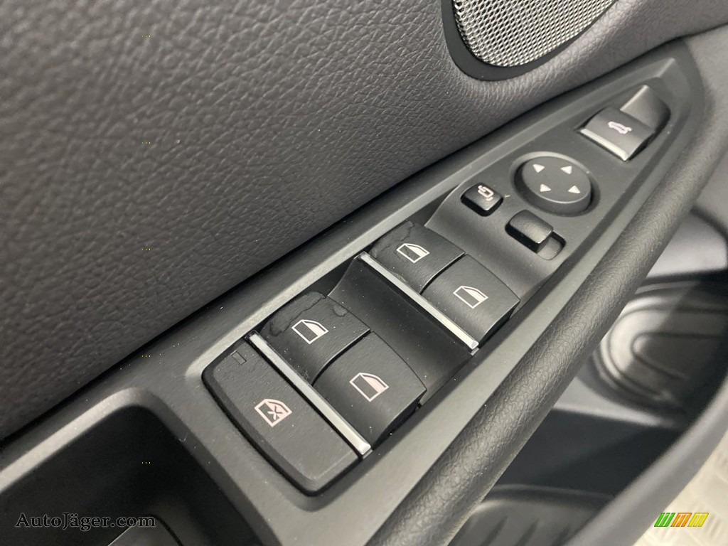 2019 X6 xDrive50i - Space Gray Metallic / Black photo #13