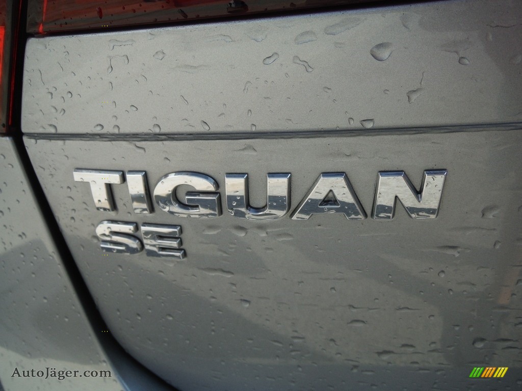 2020 Tiguan SE 4MOTION - Pyrite Silver Metallic / Storm Gray photo #15