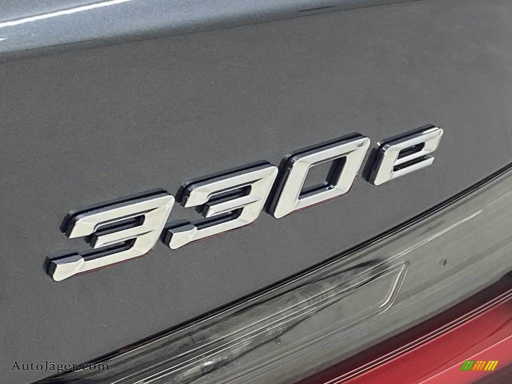 2022 3 Series 330e Sedan - Mineral Grey Metallic / Tacora Red photo #8