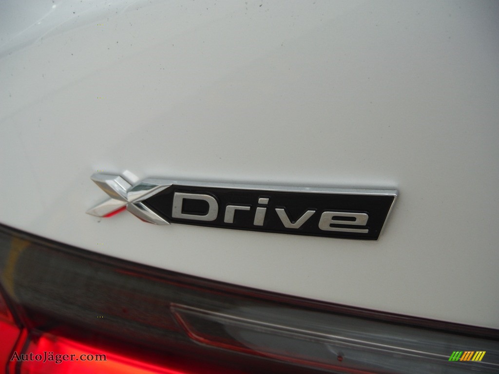 2021 3 Series 330i xDrive Sedan - Mineral White Metallic / Black photo #9