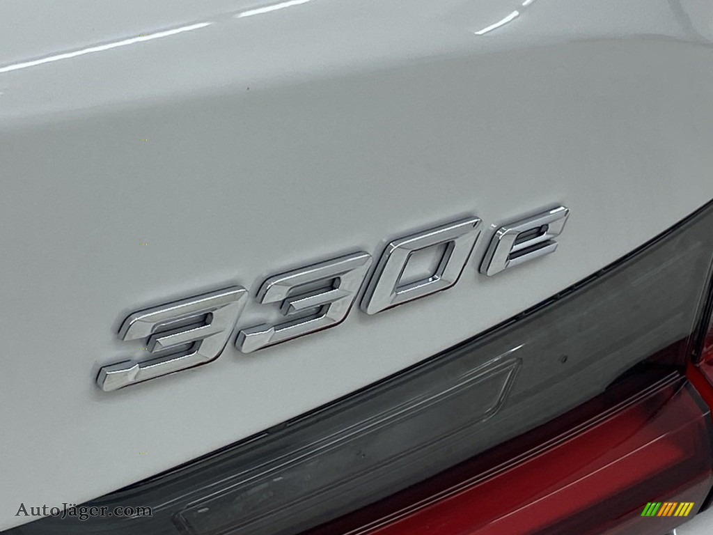 2023 3 Series 330e Sedan - Alpine White / Cognac photo #8