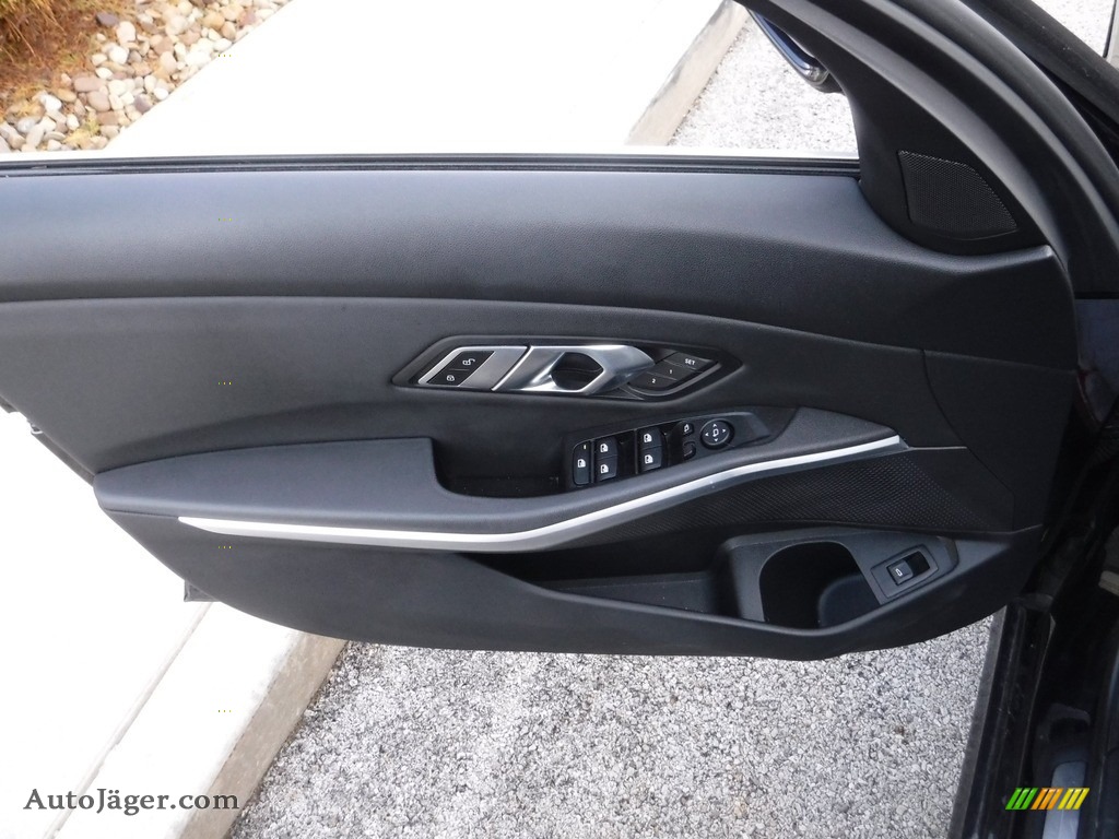 2020 3 Series 330i xDrive Sedan - Black Sapphire Metallic / Black photo #18 2020 3 Series 330i xDrive Sedan - Black Sapphire Metallic / Black photo #18