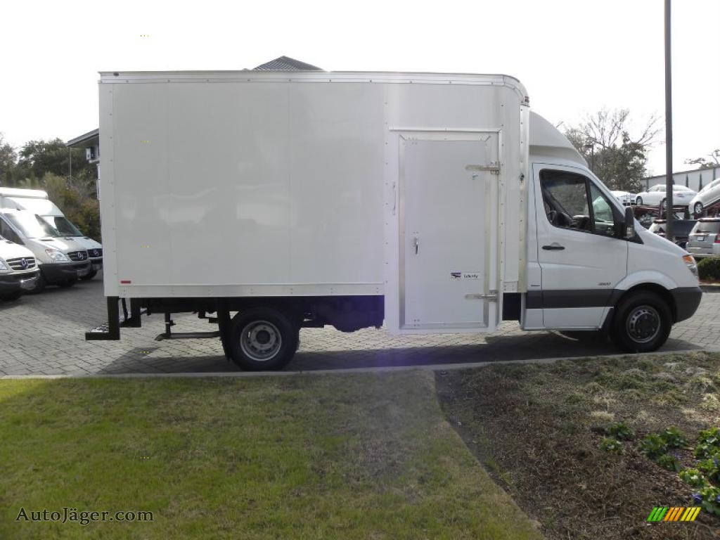 2010 Sprinter 3500 Chassis Moving Truck - Arctic White / Black photo #9