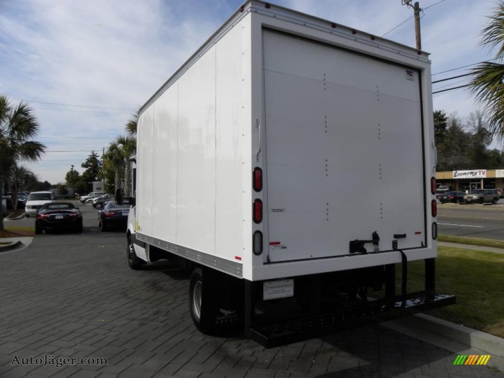 2010 Sprinter 3500 Chassis Moving Truck - Arctic White / Black photo #12