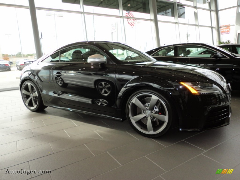 Phantom Black Pearl Effect / Black Audi TT RS quattro Coupe