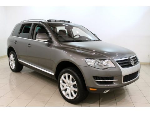 Alaska Grey Metallic 2009 Volkswagen Touareg 2 VR6