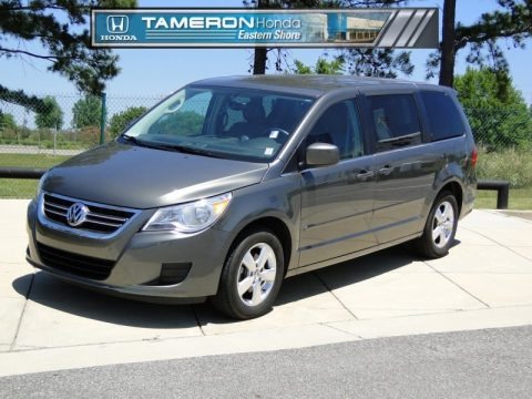 Meteor Gray Metallic 2010 Volkswagen Routan SE