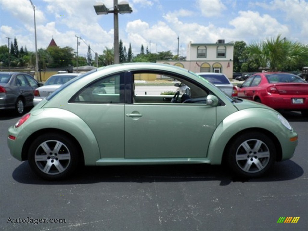 2006 Volkswagen New Beetle 2.5 Coupe in Gecko Green Metallic photo #12 ...