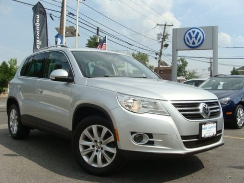 Reflex Silver Metallic 2009 Volkswagen Tiguan SE 4Motion Reflex Silver Metallic 2009 Volkswagen Tiguan SE 4Motion